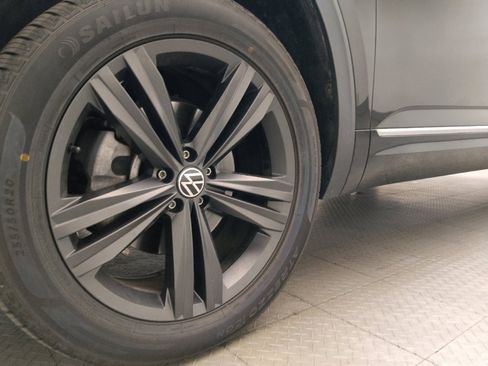 Used 2021 Volkswagen Atlas Cross Sport SE w/ Panoramic Sunroof Package FWD image 31