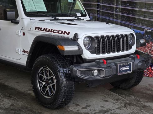 Used 2024 Jeep Wrangler Unlimited Rubicon image 2