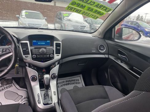 Used 2014 Chevrolet Cruze LT image 11