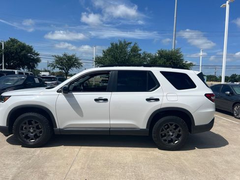 Used 2024 Honda Pilot TrailSport image 2