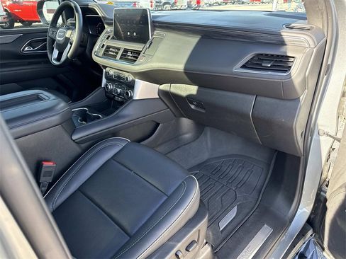 Used 2023 GMC Yukon SLT w/ SLT Luxury Package image 30