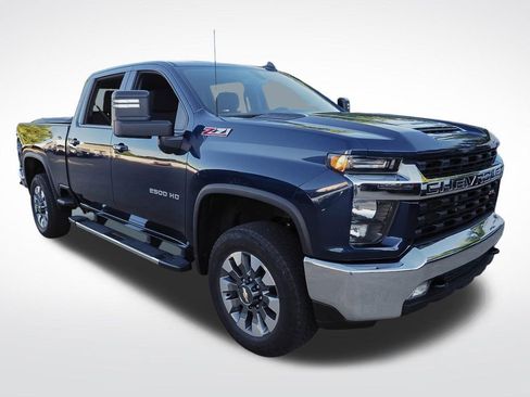 Used 2022 Chevrolet Silverado 2500 LT w/ Convenience Package AWD/4WD image 3