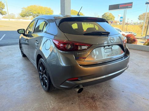 Used 2017 MAZDA MAZDA3 Touring image 4