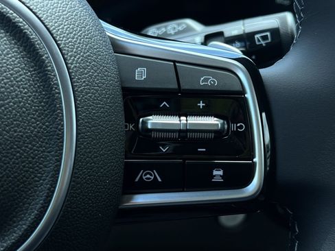 New 2026 Kia Carnival EX FWD image 30