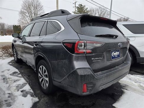 Used 2022 Subaru Outback Premium image 3