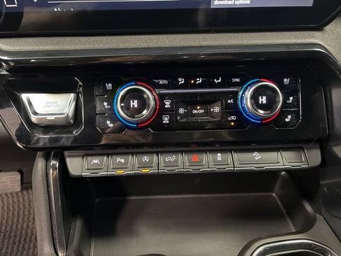 Used 2023 GMC Sierra 1500 AT4 w/ Technology Package AWD/4WD image 37