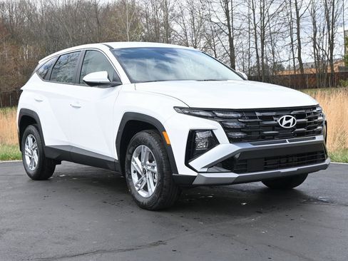 New 2025 Hyundai Tucson SE image 1