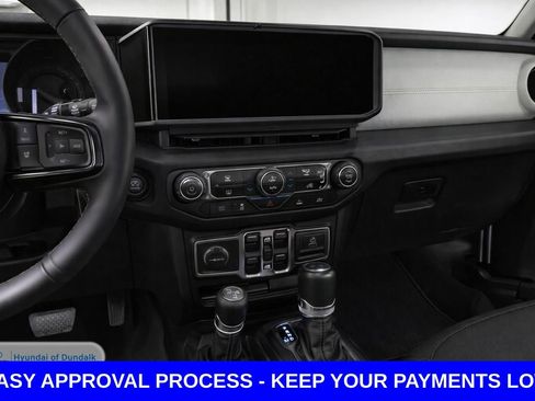 Used 2024 Jeep Wrangler Unlimited image 18