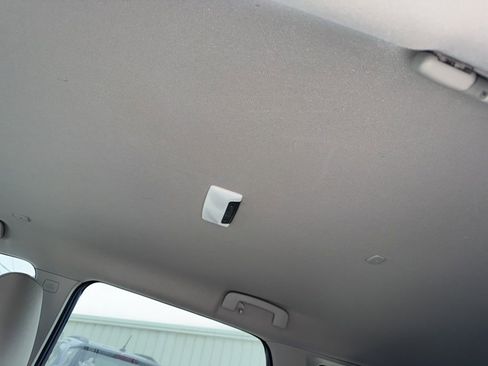 Used 2022 Nissan Rogue SV FWD image 11