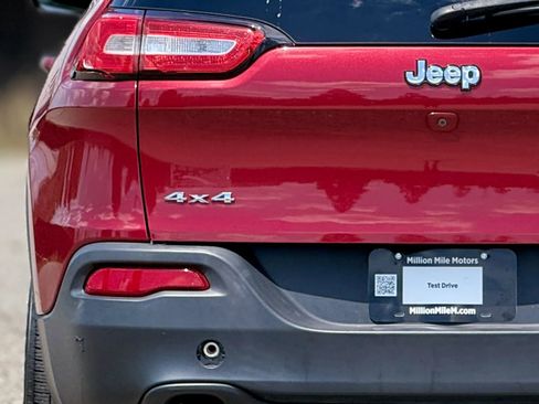 Used 2017 Jeep Cherokee Latitude w/ Comfort & Sound Group AWD/4WD image 13