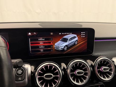 Used 2021 Mercedes-Benz GLB 250 4MATIC w/ Premium Package image 23