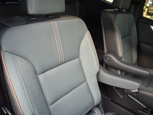 Used 2026 GMC Acadia AT4 w/ Luxury Package AWD/4WD image 71