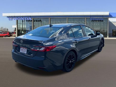Used 2025 Toyota Camry SE FWD image 4