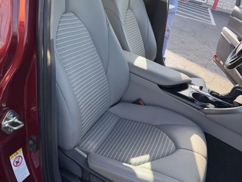 Used 2018 Toyota Camry SE FWD image 22