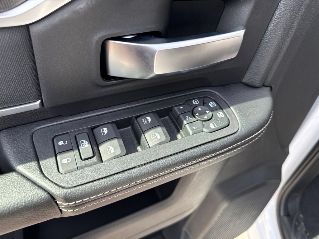 New 2026 RAM 2500 Big Horn AWD/4WD image 18