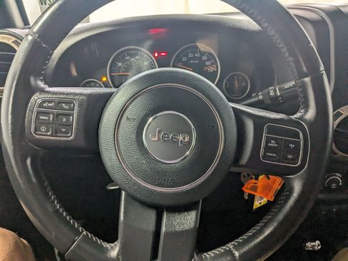Used 2017 Jeep Wrangler Sahara AWD/4WD image 13