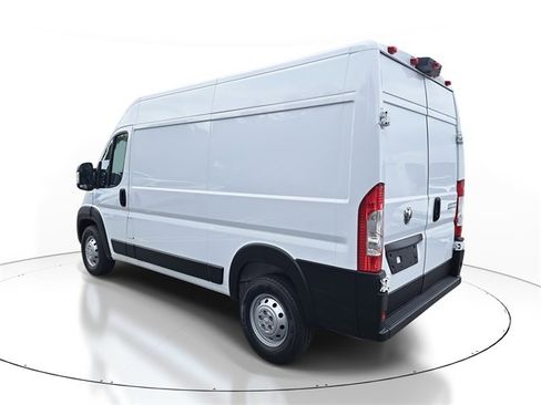 Used 2025 RAM ProMaster 2500 w/ Convenience Group image 4