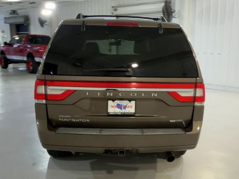 Used 2015 Lincoln Navigator 2WD image 8