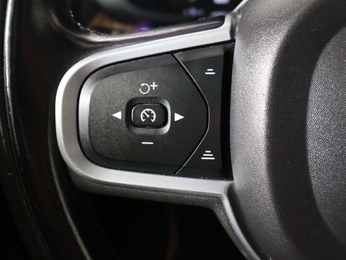 Used 2021 Volvo XC60 T5 Momentum w/ Premium Package image 38