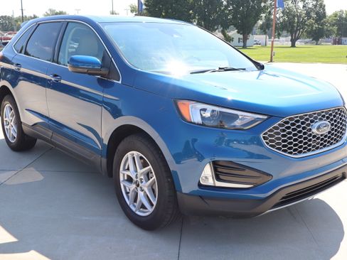 Used 2024 Ford Edge SEL w/ Convenience Package AWD/4WD image 3