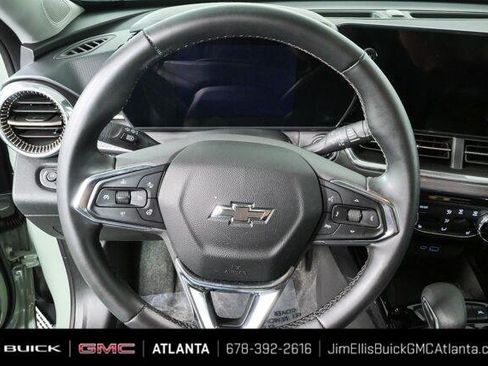 Used 2025 Chevrolet Trax ACTIV w/ Sunroof Package FWD image 8