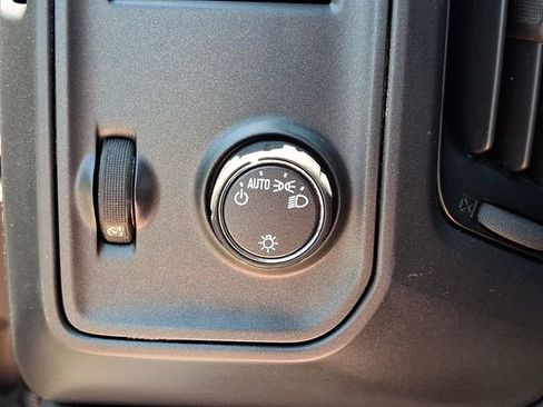 Used 2018 Chevrolet Silverado 1500 W/T w/ Trailering Package AWD/4WD image 24