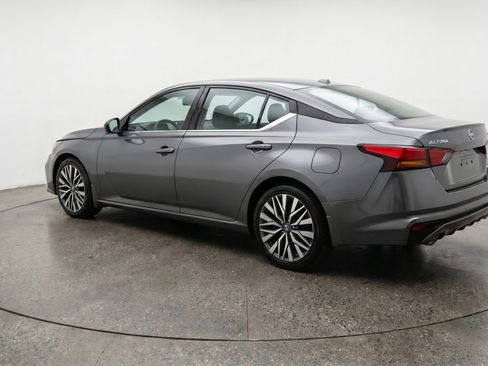 Used 2025 Nissan Altima 2.5 SV FWD image 6