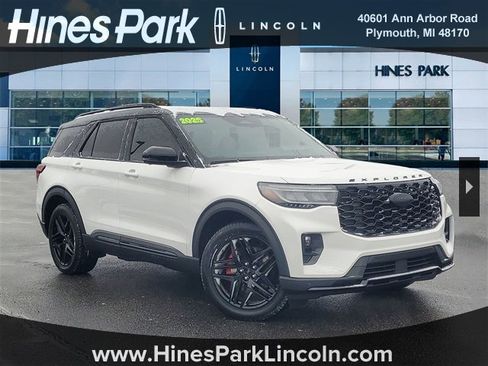 Used 2025 Ford Explorer ST image 1