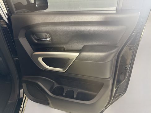 Used 2017 Nissan Titan SV image 27