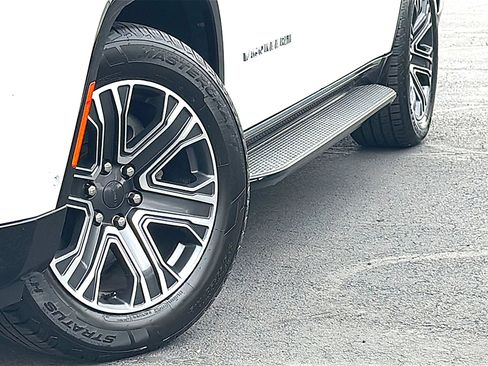 Used 2024 Jeep Wagoneer L Series II image 3