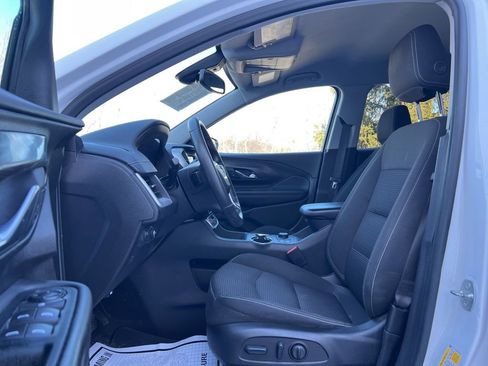 Used 2023 GMC Terrain SLE w/ Driver Convenience Package image 11