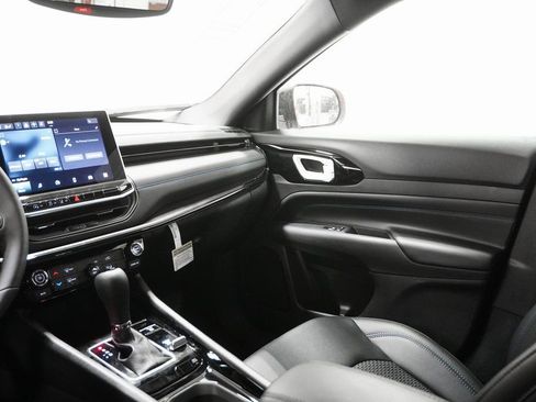 New 2026 Jeep Compass Latitude image 16