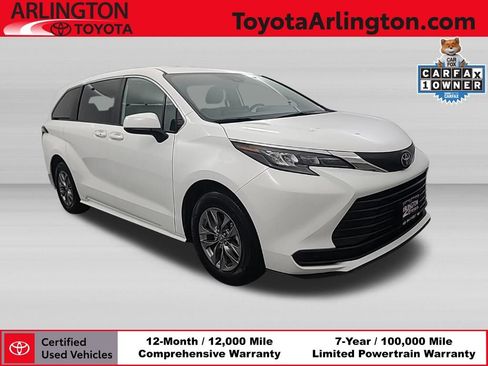 Used 2026 Toyota Sienna LE FWD image 1