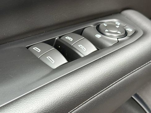 Used 2025 Chevrolet Suburban Z71 AWD/4WD image 21