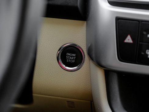 Used 2019 Toyota Highlander Limited FWD image 23