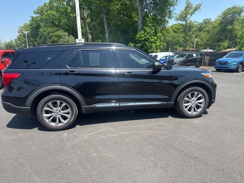 Certified 2021 Ford Explorer XLT w/ Equipment Group 202A AWD/4WD image 9