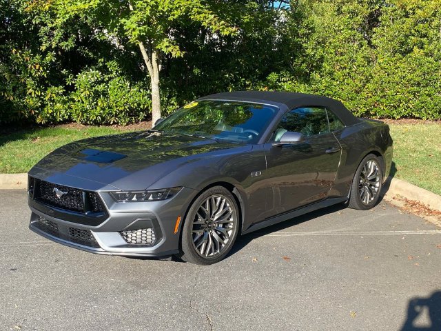 Used 2025 Ford Mustang GT Premium RWD image 3