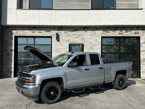 Used 2019 Chevrolet Silverado 1500 LT AWD/4WD image 22