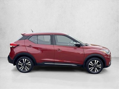 Used 2019 Nissan Kicks SR w/ SR Premium Package image 4