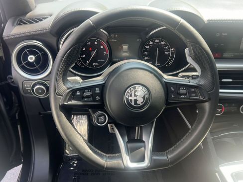 Used 2022 Alfa Romeo Stelvio Veloce AWD/4WD image 11