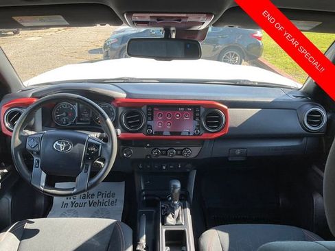 Used 2020 Toyota Tacoma TRD Sport image 12