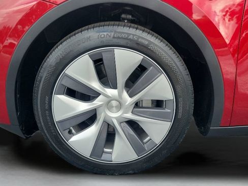 Used 2024 Tesla Model Y Long Range AWD/4WD image 26