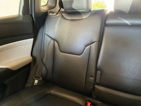 Used 2025 Jeep Compass Limited image 33