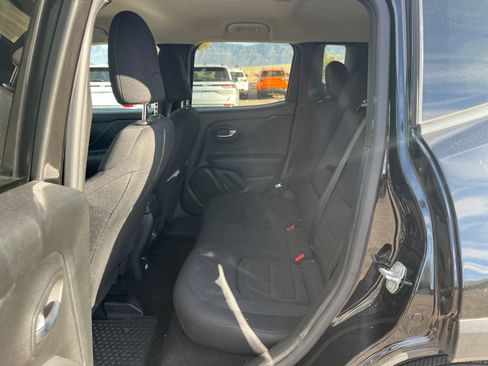 Used 2022 Jeep Renegade Latitude w/ Convenience Group image 17