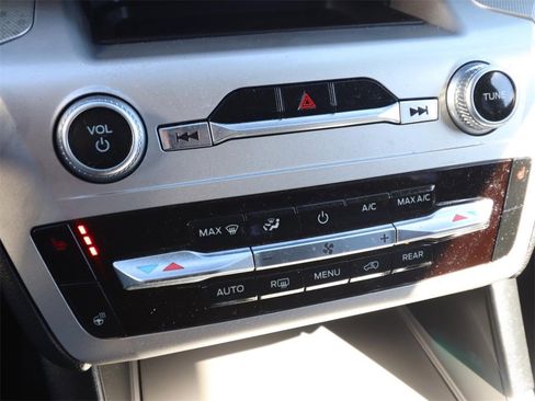 Certified 2022 Ford Explorer XLT w/ Equipment Group 202A image 18