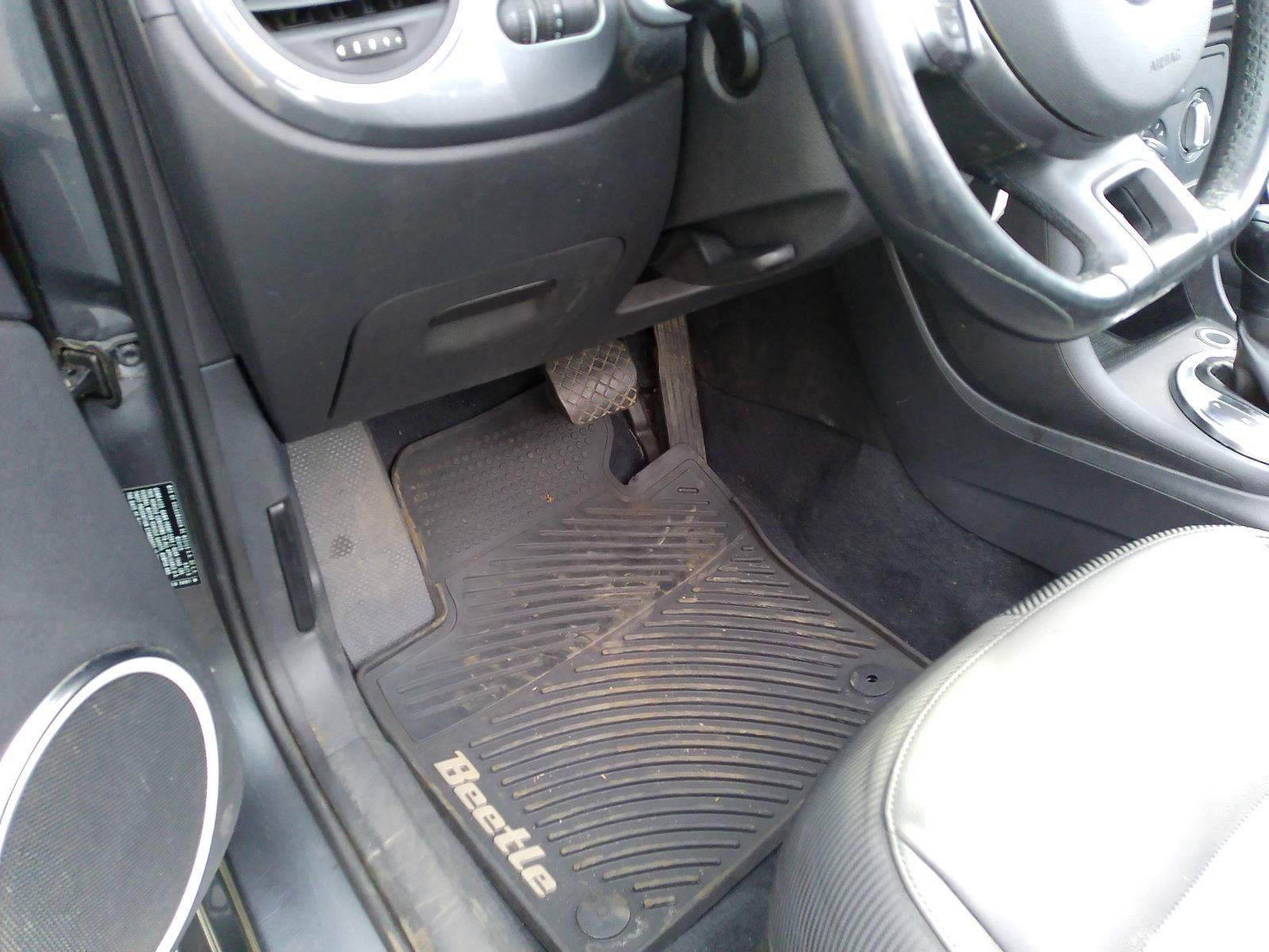 Used 2014 Volkswagen Beetle 2.5 FWD image 6