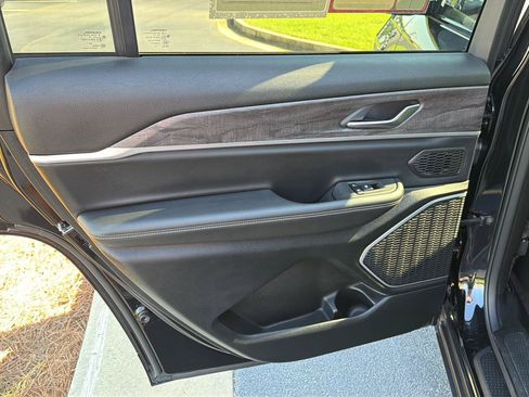 Used 2021 Jeep Grand Cherokee L Limited AWD/4WD image 18