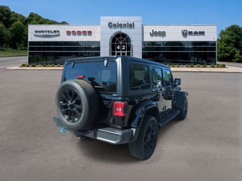 Used 2023 Jeep Wrangler Unlimited Sahara w/ Cold Weather Group AWD/4WD image 6