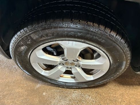 Used 2020 Jeep Compass Latitude w/ Cold Weather Group image 9