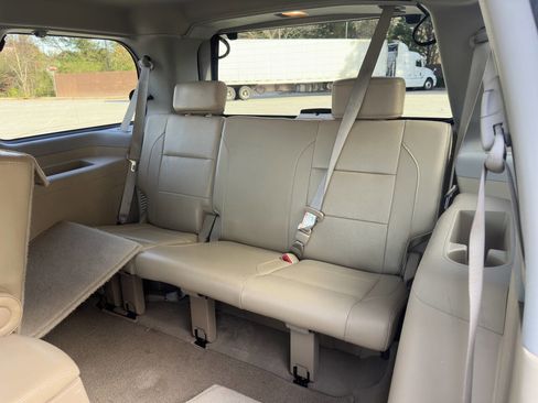 Used 2015 Nissan Armada Platinum w/ 2nd Row Captain Seat Package image 10